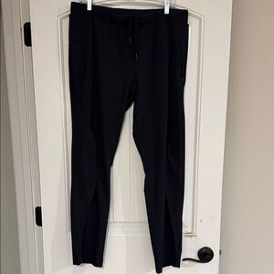 Sleek Black Women's Cropped Pants